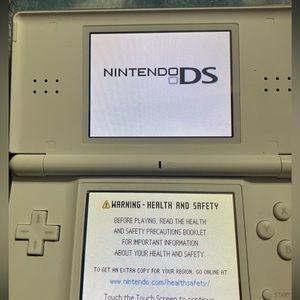 Nintendo DS Lite in white. With charging cord.